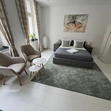 Im Erdgeschoss Ground Floor Near It *