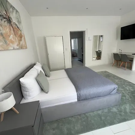 Im Erdgeschoss Ground Floor Near It * Neuss