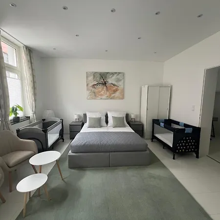 Im Erdgeschoss Ground Floor Near It